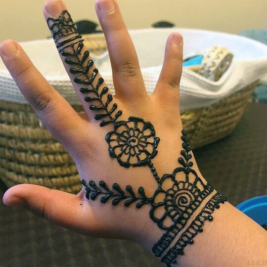 simple mehndi designs for kids