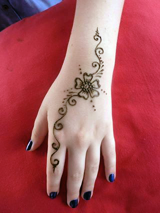 simple mehndi designs for kids 4