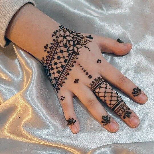 simple mehndi designs for kids