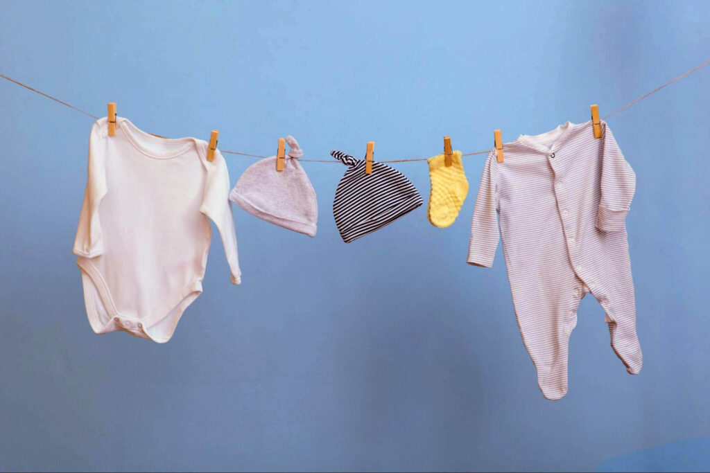 how to get baby poop out of clothes