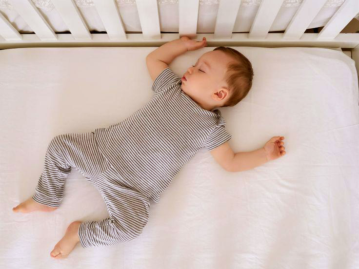 How to Dress a Newborn to Sleep